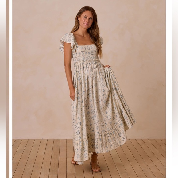 Rylee + Cru Cream Maxi Dress with Elegant Silhouette - Picture 2 of 5